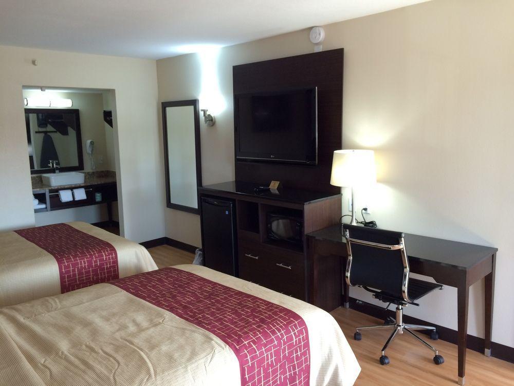 Red Roof Inn Plus+ Birmingham East - Irondale/Airport Ngoại thất bức ảnh